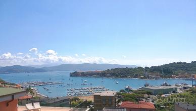 Appartamento vista mare con giardino