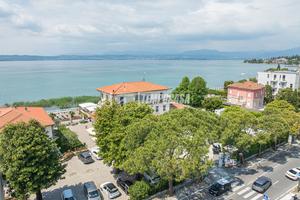 AMPIO TRILOCALE CON VISTA LAGO