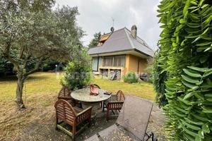Villa di 250 m² con 5 locali e box auto doppio a B