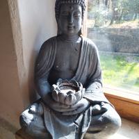 Buddha grigio con loto porta candela