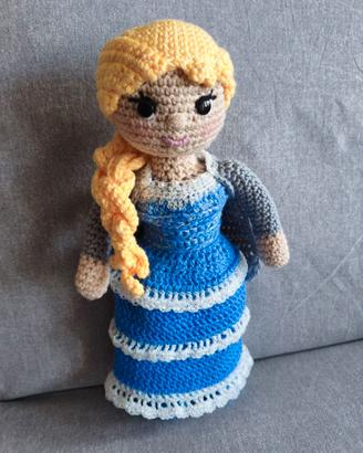 Bambola amigurumi principessa Elsa Frozen
