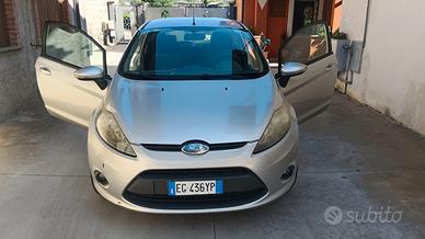 🚗 FORD Fiesta 1.4 TDCi Titanium  Neopatentati