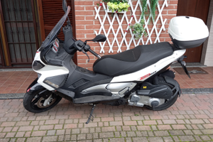 Scooter aprilia sr max 300