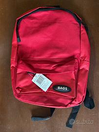 Zaino rosso capiente, perfetto per la scuola