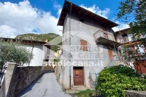 PORZIONE DI CASA DA RISTRUTTURARE