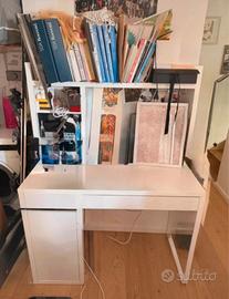Scrivania IKEA micke bianca con sopralzo - 105X50