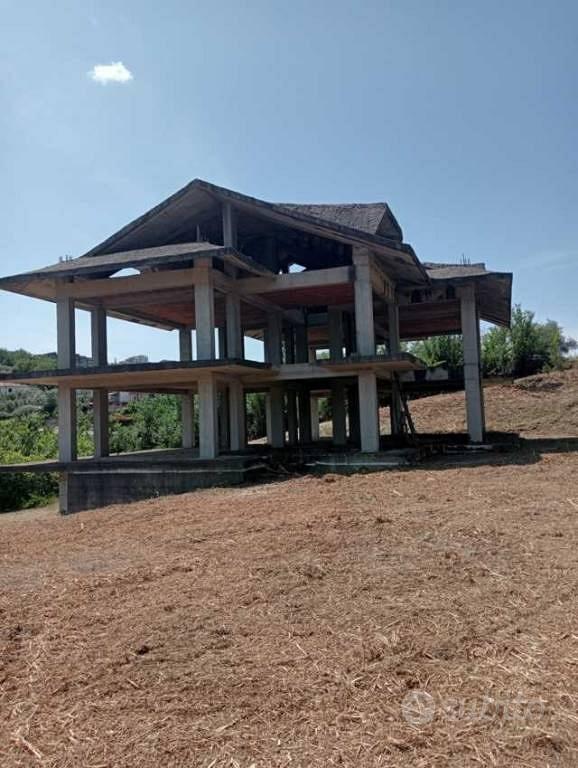 Rustico / Casale di 400 m² con più di 5 locali e b - Vista 4