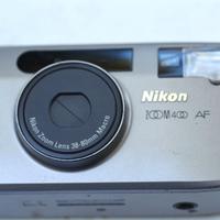 Macchina foto NIkon Zoom 400 AF con rollino