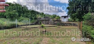 Terreno 1.000 mq piccolo fabbricato a presa
