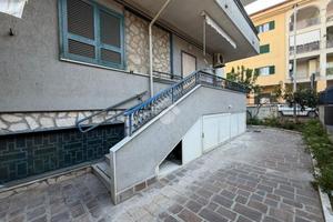 2 LOCALI A GRUMO NEVANO