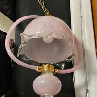 Lampadario rosa in vetro