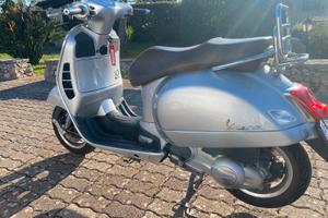 Vespa GTS 300i.e. 70’ Anniversario 18.000 Km.