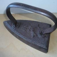 Ferro da stiro in ghisa epoca anni 20/30