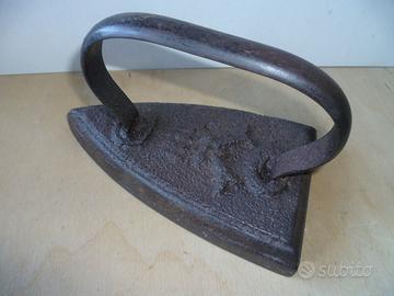 Ferro da stiro in ghisa epoca anni 20/30