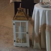 Due lanterne bianche e oro