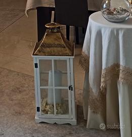 Due lanterne bianche e oro