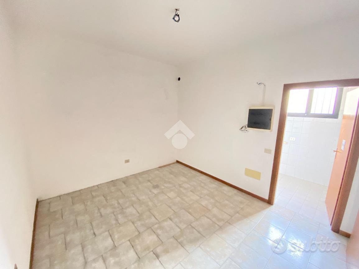 NEGOZIO A CARPI - Vista 4