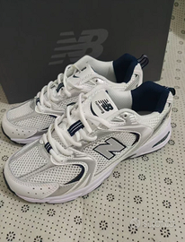 New Balance 530  Bianco/blu scuro EU 42