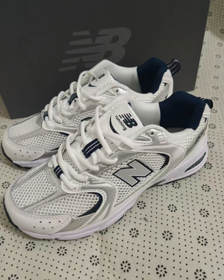 New Balance 530  Bianco/blu scuro EU 42