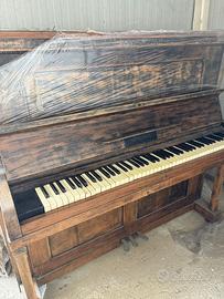 Pianoforte verticale d’epoca vintage