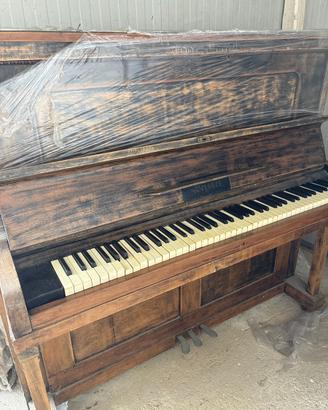 Pianoforte verticale d’epoca vintage