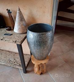 Vaso in metallo per piante