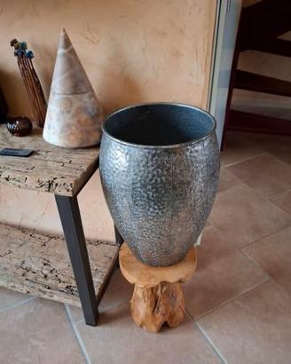 Vaso in metallo per piante