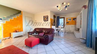 Casa indipendente di 100 m² con 5 locali e box aut