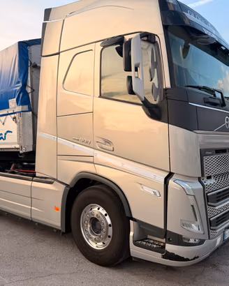 Trattore stradale Volvo FH500