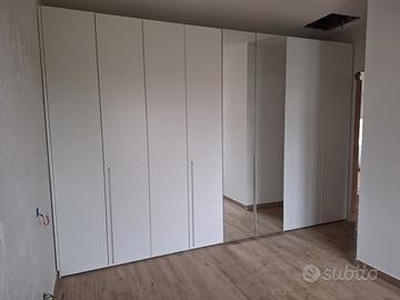 armadio nuovo bianco liscio con ante a specchio 