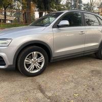 Audi Q3 2.0 TDI 120 CV business sport