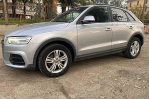 Audi Q3 2.0 TDI 120 CV business sport