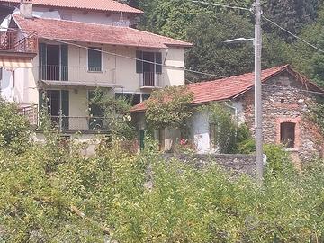 Casa antica da ritrutturare con parco