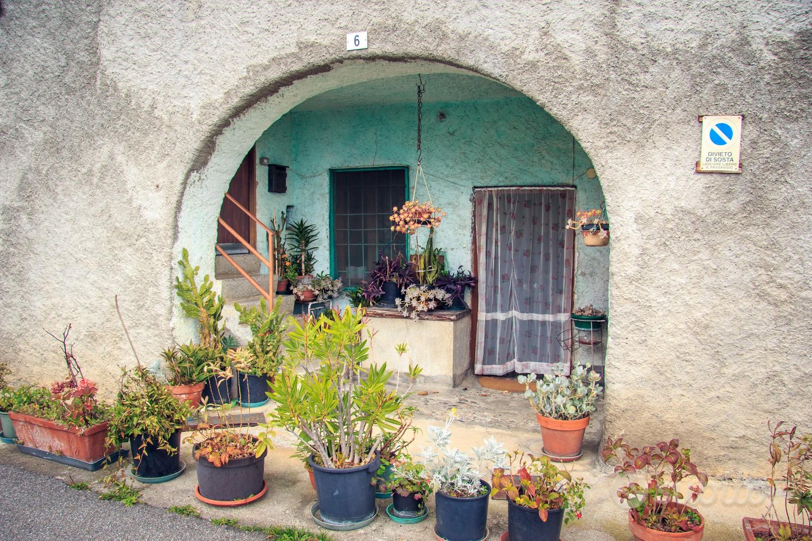 Antica casa da ristrutturare con ampio terreno - Vista 3