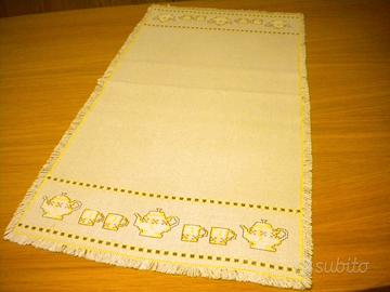 CENTROTAVOLA IN AIDA A PC 41,5X78,5cm