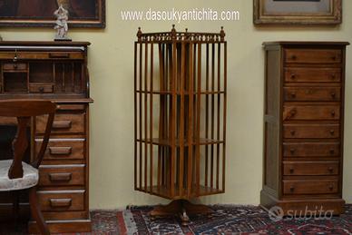 Libreria girevole a tre ripiani con ringhierina