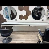 tavolo per parrucchieri/ estetiste o esposizioni