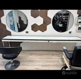 tavolo per parrucchieri/ estetiste o esposizioni