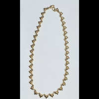 Collana dal design raffinato.   - Chiusura di sicu