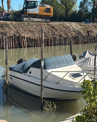Bellingardo 550 cabin