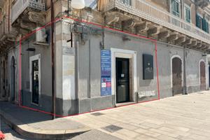 Pachino - Locale commerciale Piazza V. Emanuele