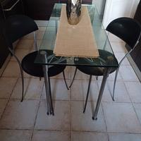 Tavolo in cristallo e sedie Enzo Mari per Zanotta