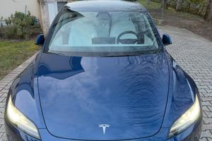 Tesla Model 3 Highland 2025 Blu