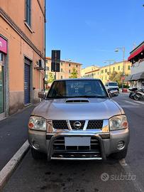 NISSAN NP300