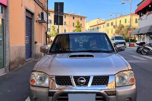 NISSAN NP300