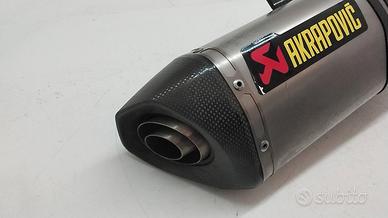 Kawasaki Z800 scarico terminale marmitta akrapovic