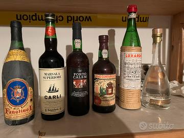 Varie bottiglie come in foto