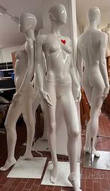 Set 6 manichini da vetrina – Bianchi – Cuore rosso