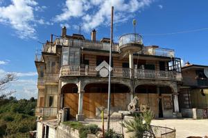 6 LOCALI A SAN POTITO ULTRA