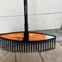 Rastrello per giardino